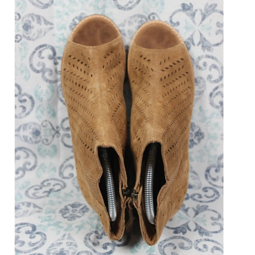 TOMS Majorca Peep Toe Ankle Boots Tan Suede Perforated Block‎ Heel Womens 8.5